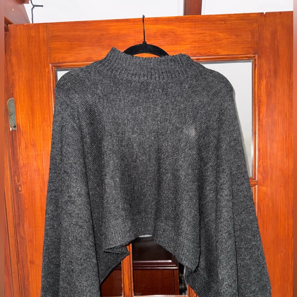 Forever 21 Woman’s Gray Sweater